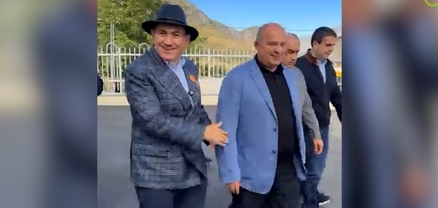 Մեր դասարանի քեֆի նկարների ֆլեշկեն բերել եմ. Փաշինյանը Լուսաձորում հանդիպել է դասընկերոջը