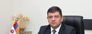 Կապանի քաղաքապետին մեղադրում են երեք պաշտոնյայի կաշառելու մեջ