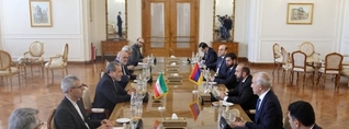 Միրզոյանն ու Արաղչին Թեհրանում բանակցում են պատվիրակությունների մասնակցությամբ