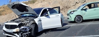 Դավիթ Բեկի փողոցում բախվել են «Mercedes»-ը, 2 «Changan»-ները ու բեռնատար «Գազել»-ը