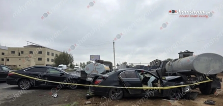 Մուսալեռում բախվել են «BMW»-ն, «Nissan X-Trail»-ը և «Toyota»-ն. մեքենաներից մեկն էլ բախվել է կայանված 2 ավտոցիստեռնի