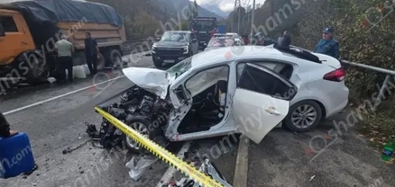 Քաջարանում բախվել են «Կամազ»-ը և «Kia Forte»․ բժիշկները պայքարում են վերջինի վարորդի կյանքի համար