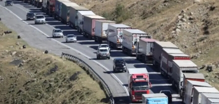 Լարսում հայ վարորդները կոնյակով բարձված բեռնատարներով 1 ամսից ավելի է կանգնած են