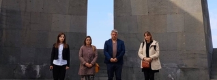 Լիոնի պատվիրակությունը հարգանքի տուրք է մատուցել Հայոց ցեղասպանության զոհերի հիշատակին