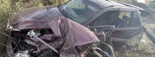 «Mercedes»-ը բախվել է երկաթե արգելապատնեշներին և հայտնվել դաշտում․ կան վիրավորներ, այդ թվում՝ երեխաներ