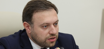 Ճնշում են բոլոր կողմերից․ «Հրապարակ»