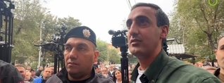 Որ լավ սովորեիր, նիկոլական չէիր դառնա. վիճաբանություն՝ ակցիայի մասնակիցների ու թաղապետի միջև