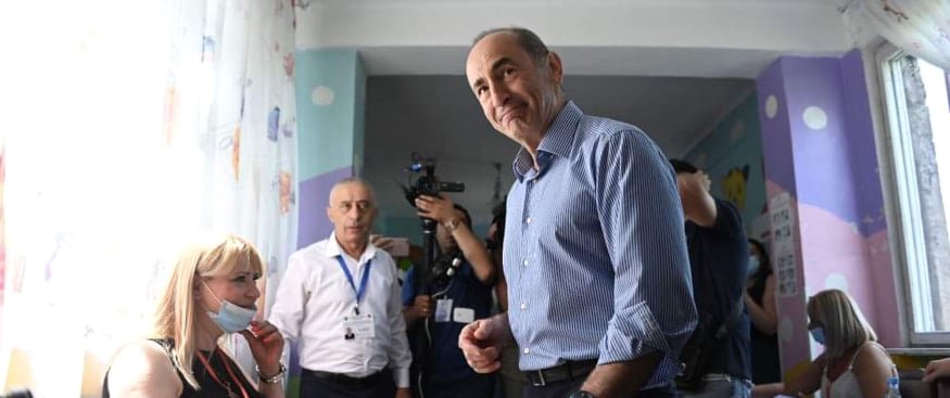 Քվեարկեցի հանուն արժանապատիվ խաղաղության և տնտեսական վերելքի․ Ռոբերտ Քոչարյան