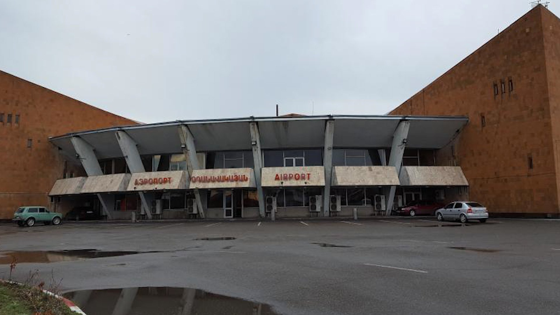 «Շիրակ» օդանավակայանը որոշ ժամանակ չի գործի. ինչ է սպասվում, և ինչ պետք է անեն տոմսեր գնած քաղաքացիները. Ժողովուրդ