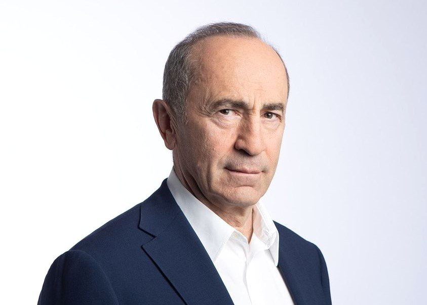 Մենք շարունակելու ենք պայքարը, բոլոր շինծու գործերը քանդվելու են․ Ռոբերտ Քոչարյան