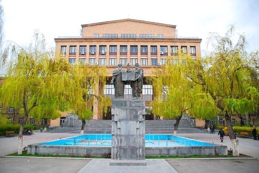 ԵՊՀ-ում կրքերն օր օրի թեժանում են․ Ժողովուրդ