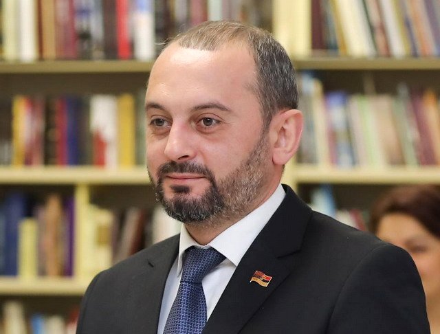 Վիկտոր Ենգիբարյան՝ քաղաքական դաշտի Պանիկովսկին ու լեյտենանտ Շմիդտի ՔՊ-ական որդիները 