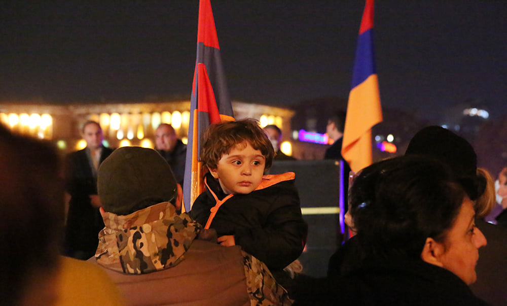 «Նիկոլ Փաշինյանը քծնում է թուրքերին». օր չորրորդ. խաղաղ  ցույցեր